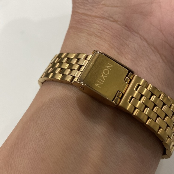 Nixon Womens Watch - Picture 6 of 6